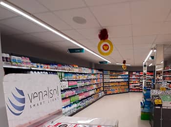 Supermercado iluminado con luminarias LED Venalsol