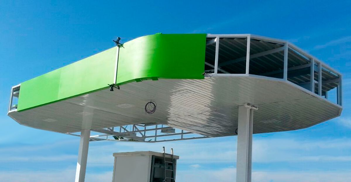 LED luminaire for gas stations installed in canopy